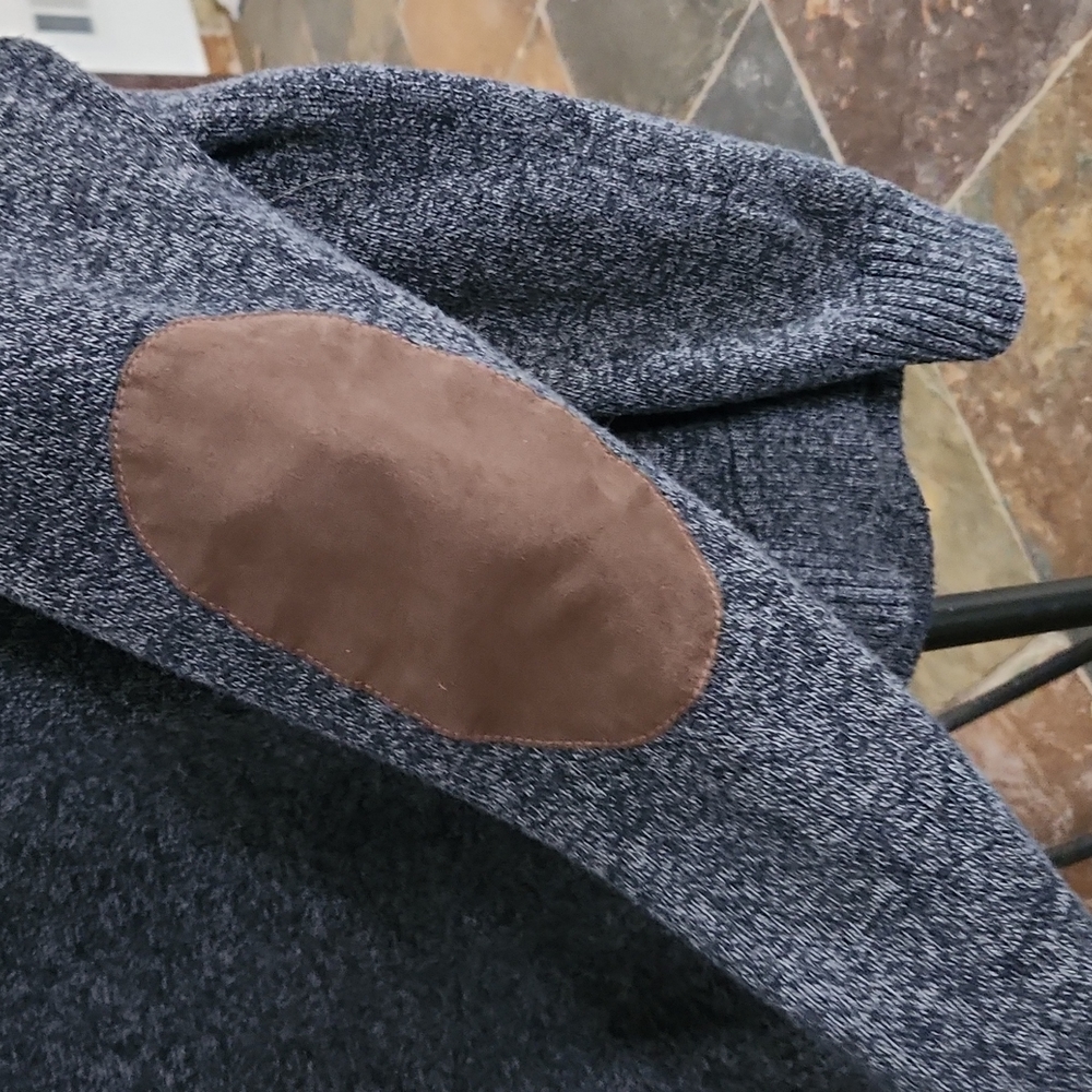 sweater - Picture 5 of 5